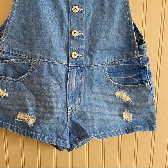 ONLY Distressed Denim Overall Shorts Women’s Size 6 or Medium - Picture 4 of 9